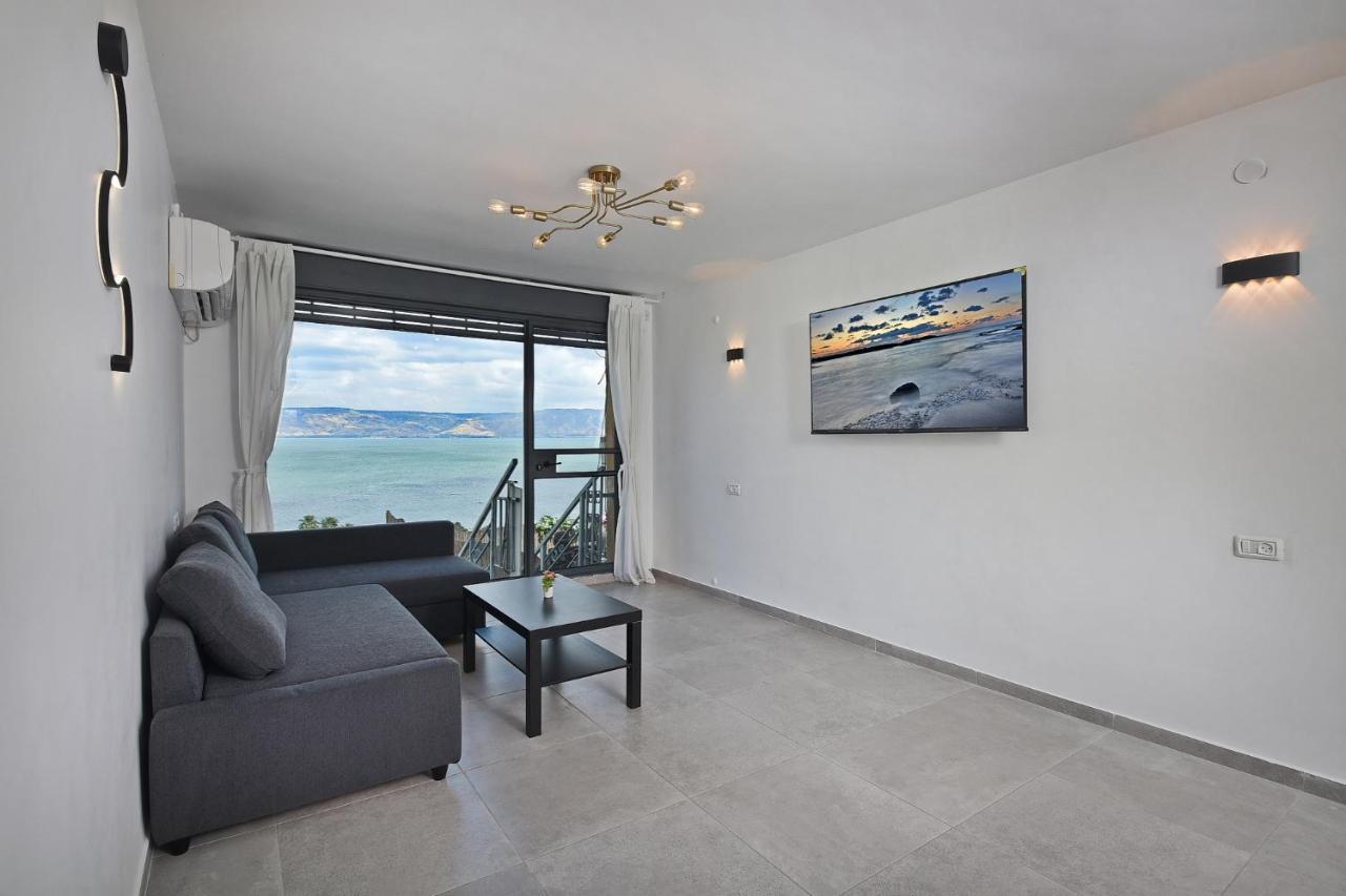 Levication 3 Bedroom Lakefront *