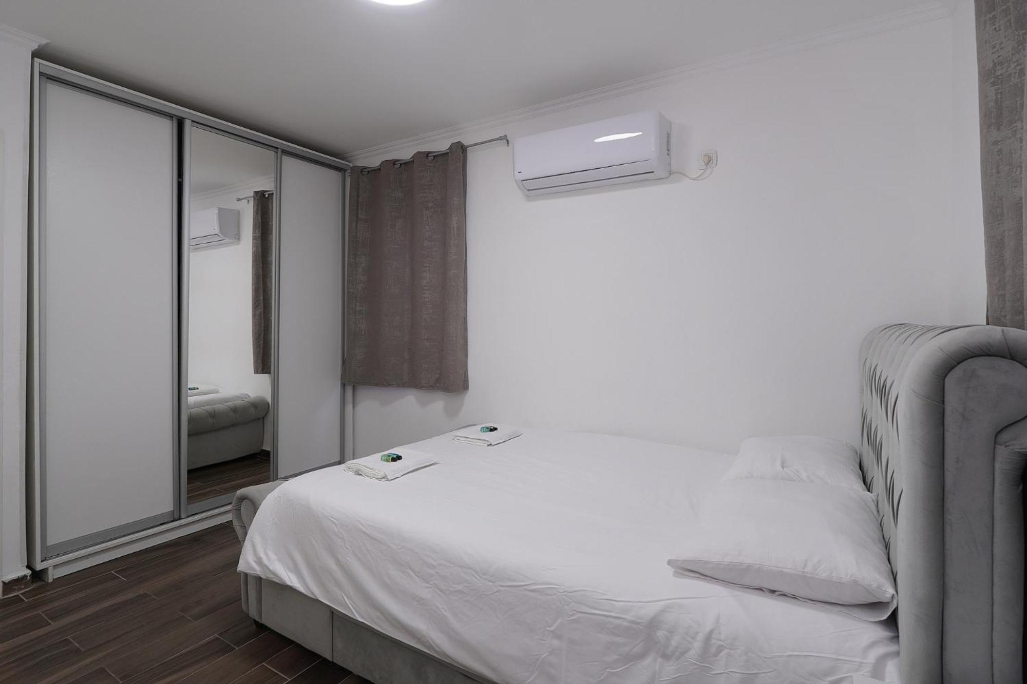 Levication 3 Bedroom Lakefront Appartement *